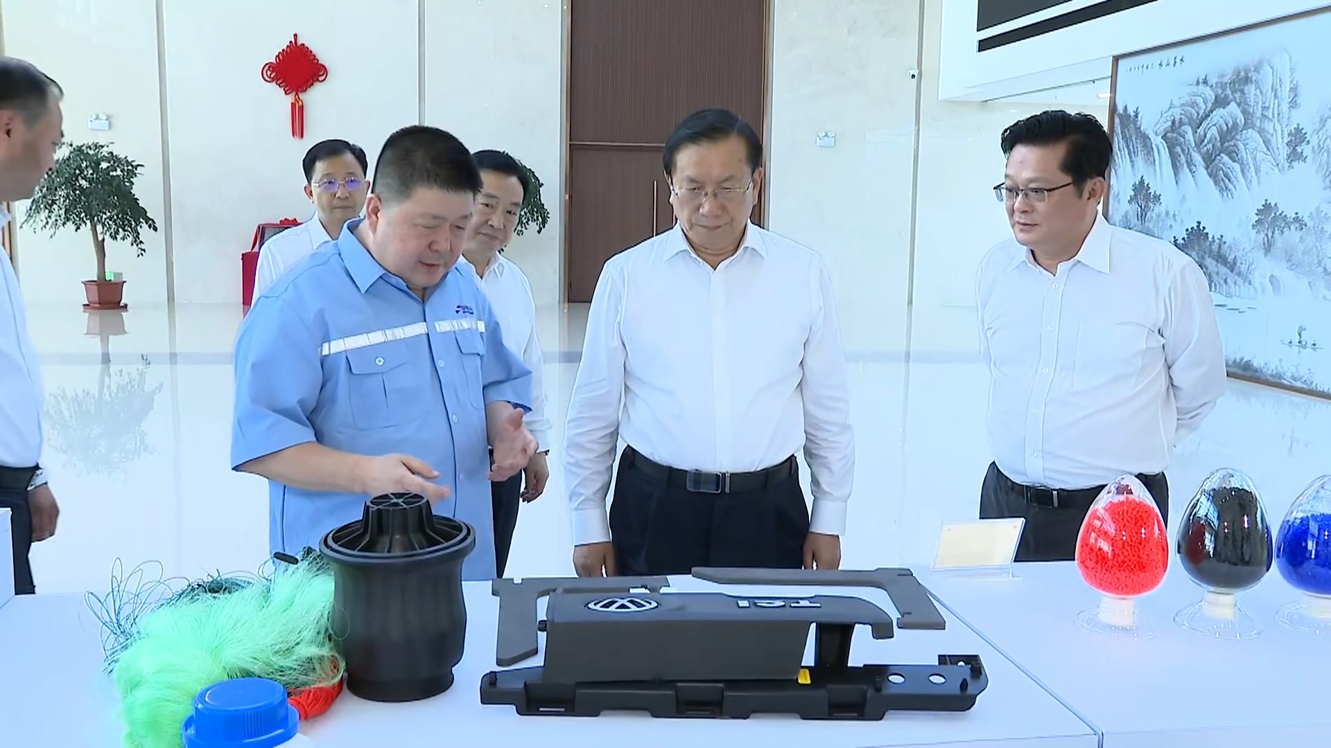 1-1-编辑部-湖北省委书记王忠林到广东会贵宾厅(中国区)官方网站荆州公司调研500-本报记者.jpg