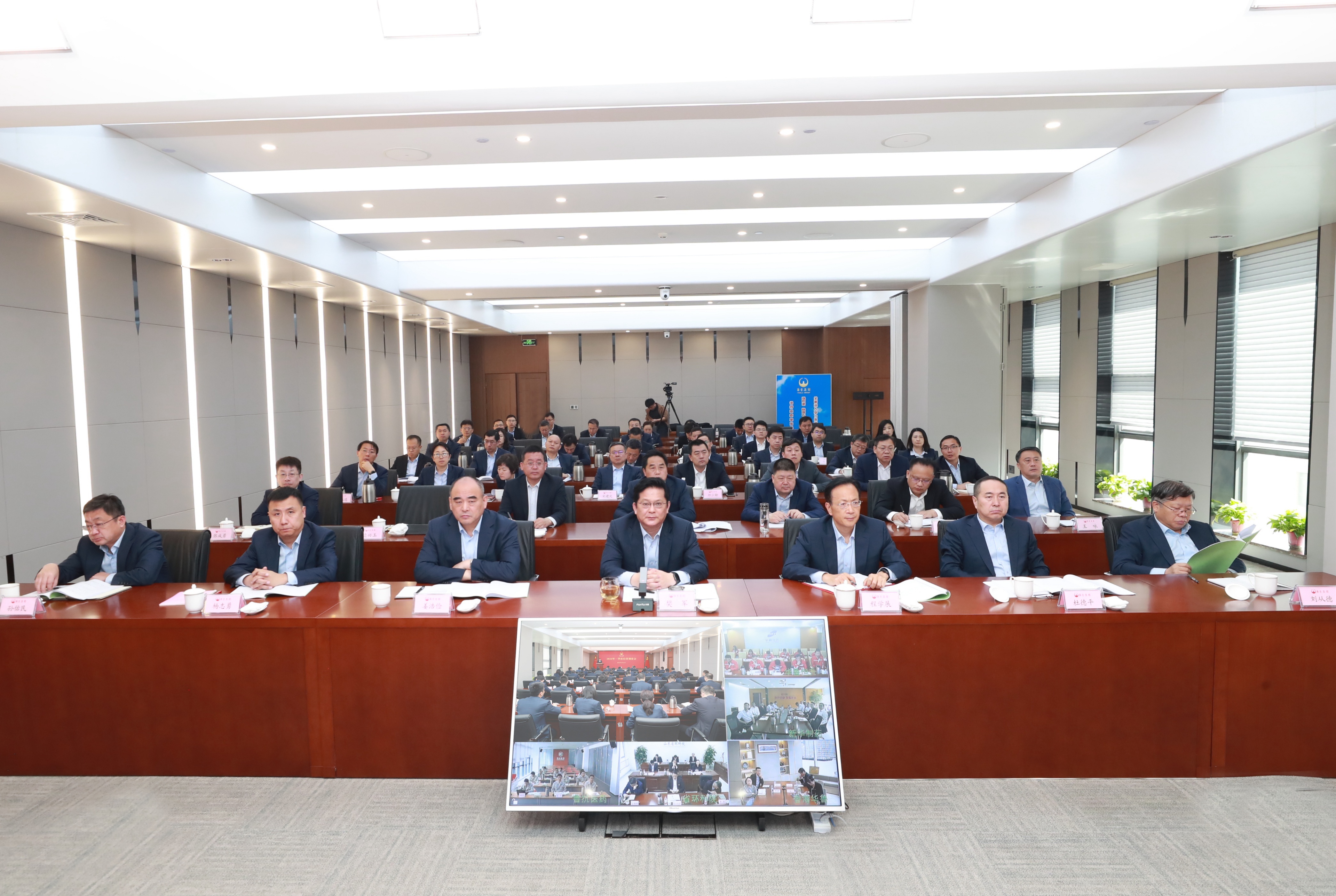 奋战二季度 确保“双过半”“双增长” ——华鲁集团召开2024年一季度经营调度会-2.jpg