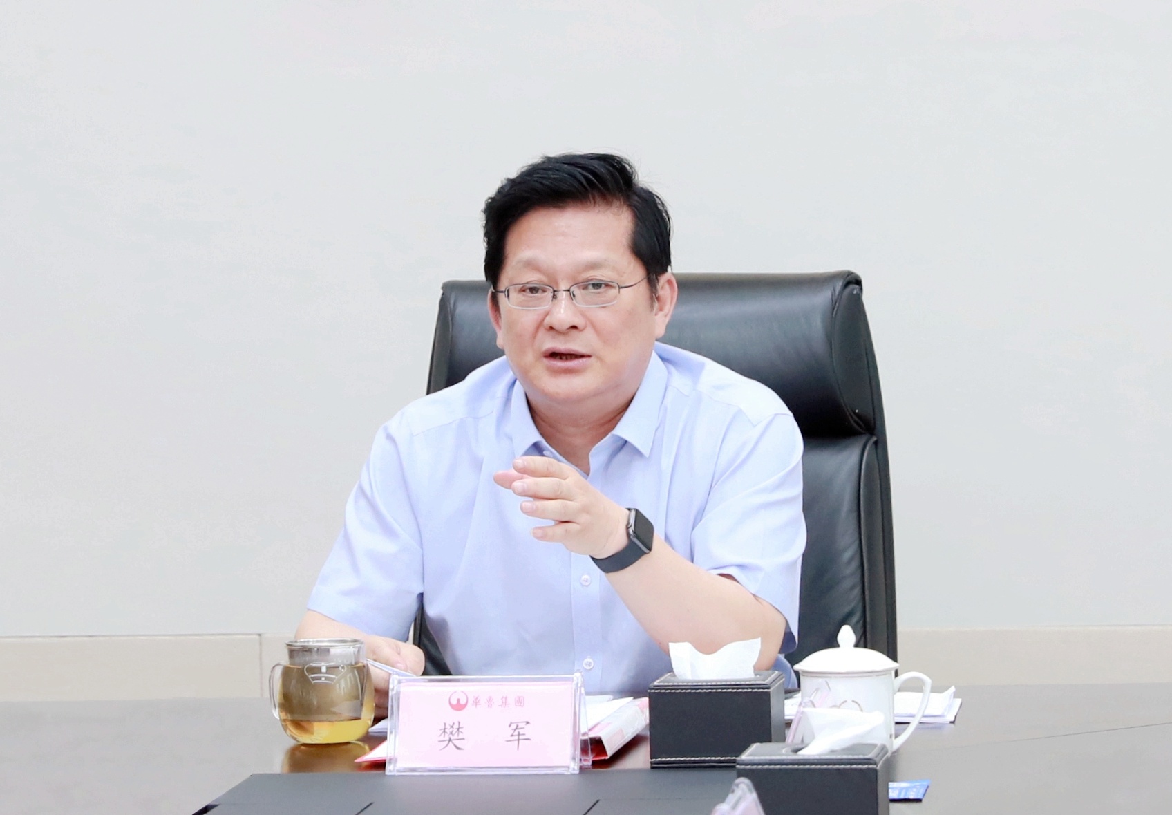 扎实推进高质量发展 踏上高原再攀高峰 华鲁集团党委理论学习中心组开展集体学习-1.jpg